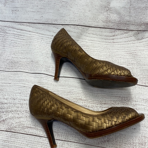 COLE HAAN GENEVIEVE TOE PUMP Muted Metallic Gold 3” Heels 0.5” Platform size 9 main image 0